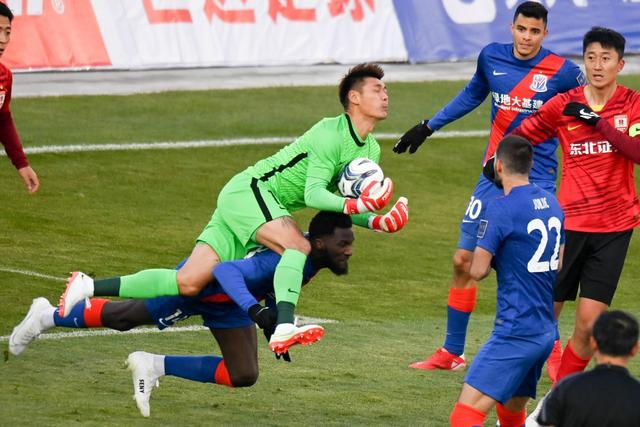 高诗岩17+9山东险胜新疆 齐麟17分李炎哲15分
